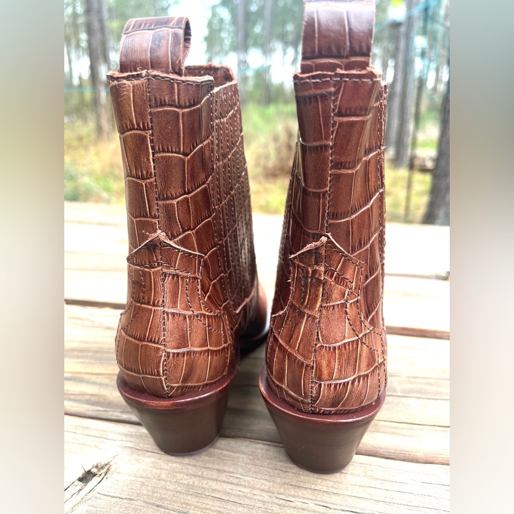 Dolce Vita Women's Faux Leather Brown Boots NWOT - Picture 3 of 5